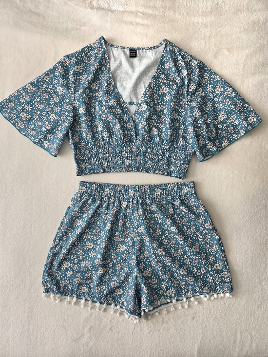 SHEIN Other - Shein Teal Floral Two-Piece Crop Top & Shorts Set Size Medium